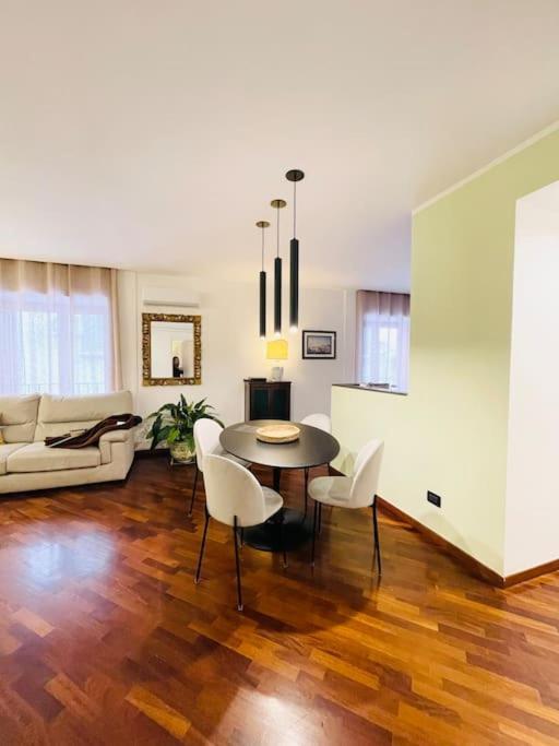 Re Gallo Luxury Apartment Plebiscito In Via Chiaia Naples Exterior photo