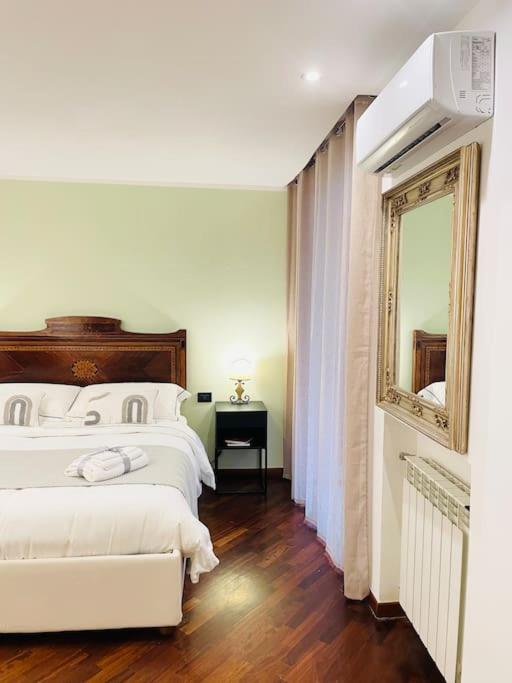 Re Gallo Luxury Apartment Plebiscito In Via Chiaia Naples Exterior photo