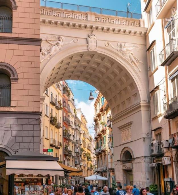 Re Gallo Luxury Apartment Plebiscito In Via Chiaia Naples Exterior photo