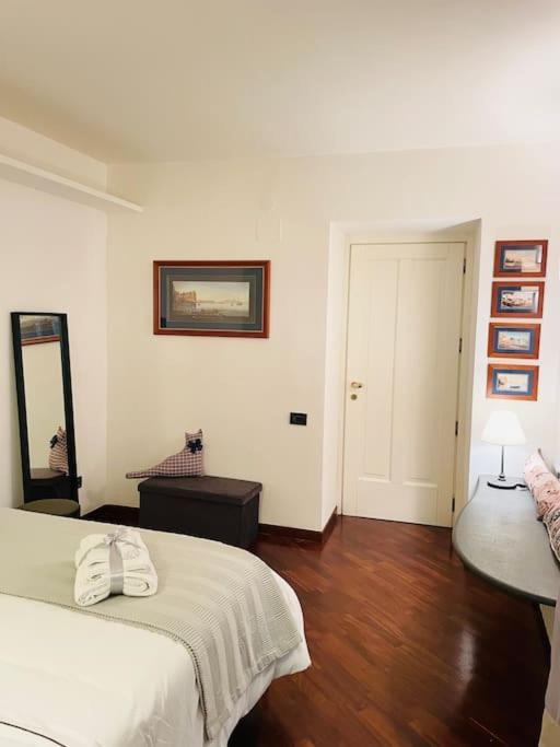Re Gallo Luxury Apartment Plebiscito In Via Chiaia Naples Exterior photo
