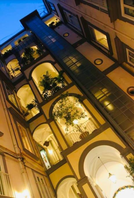 Re Gallo Luxury Apartment Plebiscito In Via Chiaia Naples Exterior photo