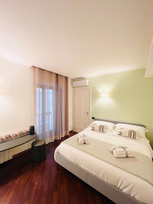 Re Gallo Luxury Apartment Plebiscito In Via Chiaia Naples Exterior photo